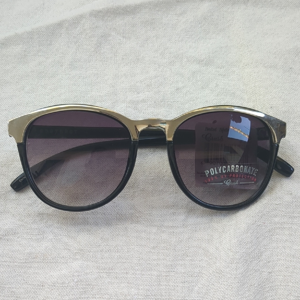 Chic Gold and Black Sunglasses
